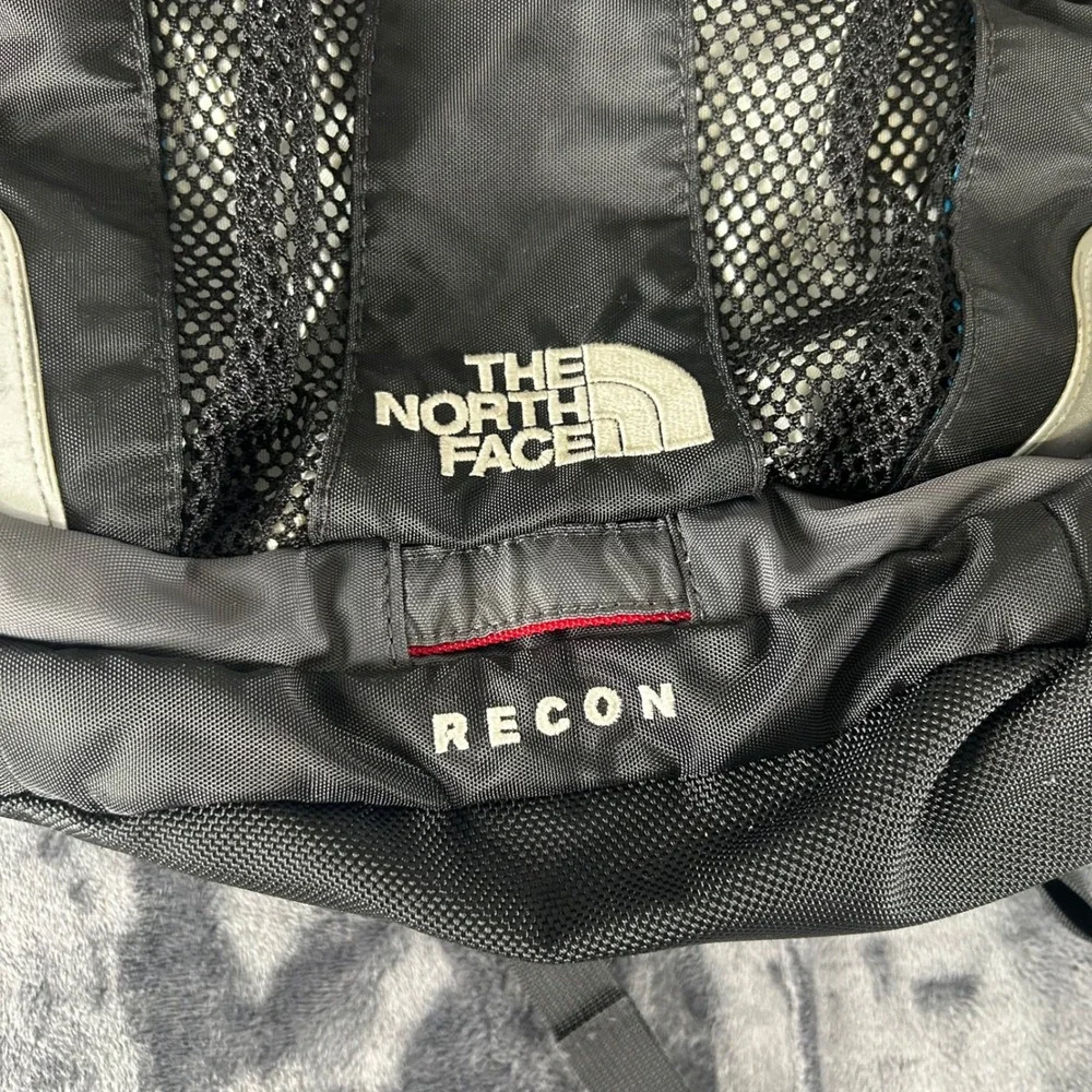 The North Face Recon Backpack Unisex OS Black Red Mesh Front Stash Pocket